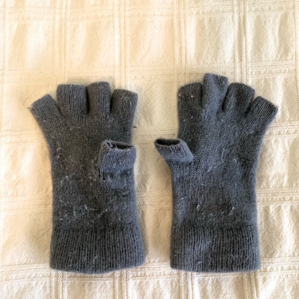 vtg unbranded gray wool fingerless gloves best fits youth or small in women